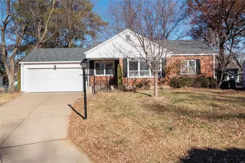 201 Sunningwell Dr, Saint Louis, MO 63119