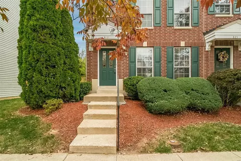327 Heritage Commons Cir #214, O'fallon, MO 63368