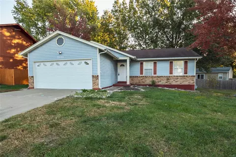 2304 Longmont Dr, O'fallon, MO 63368