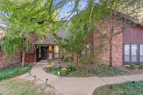 1042 Humber Cir, Saint Louis, MO 63129