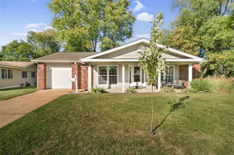 645 Coach Light Ln, Hazelwood, MO 63042