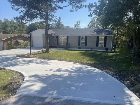 1130 Chambers Rd, Saint Louis, MO 63137