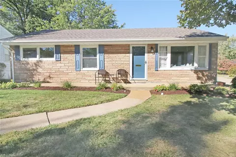 723 Brookdale Dr, Webster Groves, MO 63119
