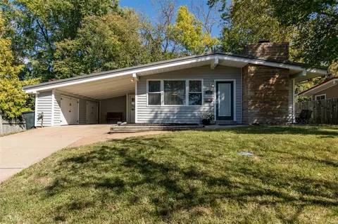 1524 Fournier Dr, Saint Louis, MO 63126