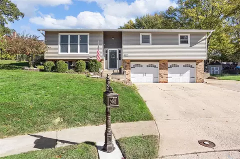 32 Buckingham Pl, Saint Charles, MO 63301