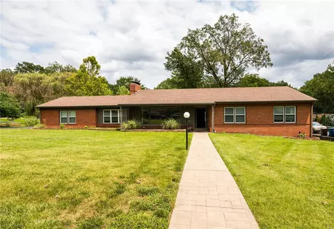 18 Bon Aire Dr, Saint Louis, MO 63132