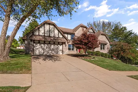 5946 Summerhedge Pl, Saint Louis, MO 63128