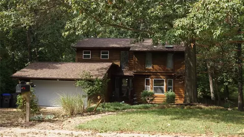 1319 Woodland Oaks Dr, Ballwin, MO 63021