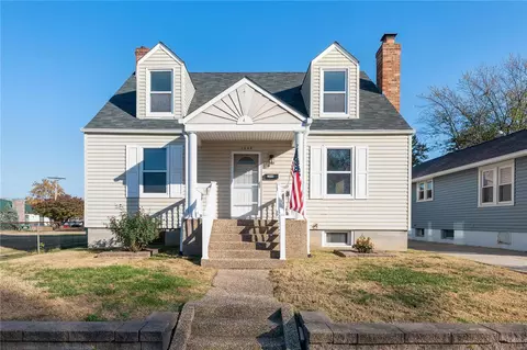 2048 Moore Ave, Saint Charles, MO 63301