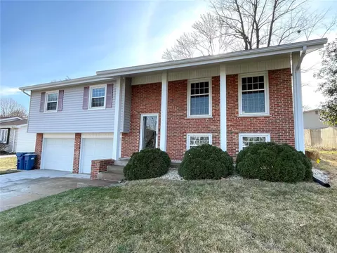 704 N Duchesne Dr, Saint Charles, MO 63301