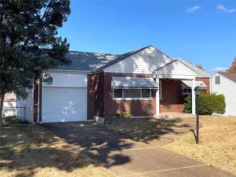 9227 Silvercrest Dr, Saint Louis, MO 63126