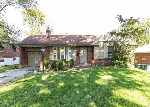 1225 Edgewater Dr, Saint Louis, MO 63137