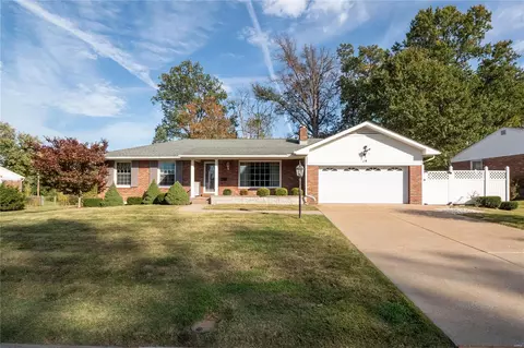 19 Locust Dr, Florissant, MO 63031
