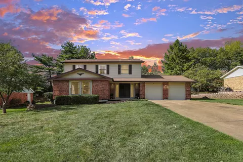 151 Lucerne Place Dr, Ballwin, MO 63011