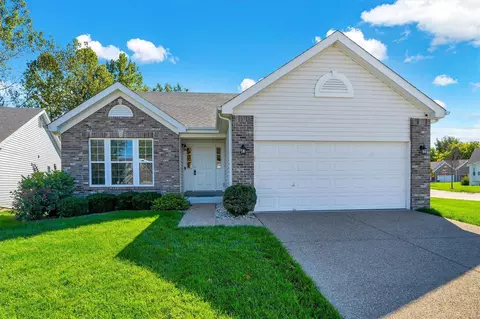 1 Newport Ct, Saint Peters, MO 63376