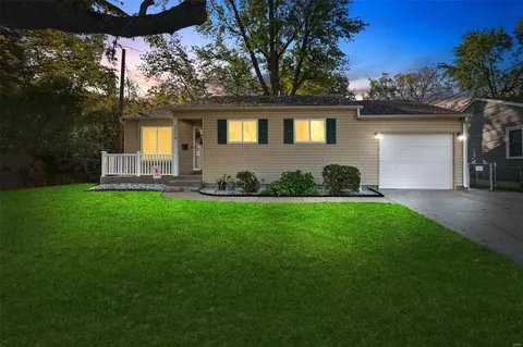 2718 Chatham Dr, Maryland Heights, MO 63043