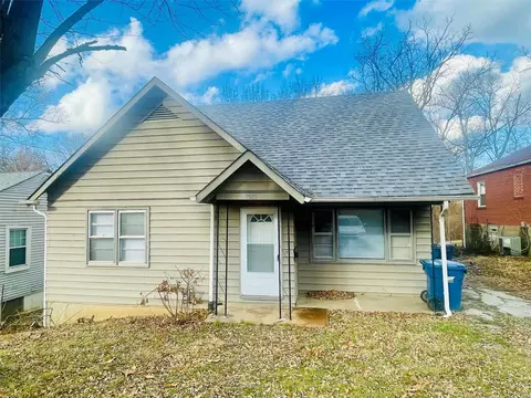 8909 Ramona Ave, Saint Louis, MO 63121