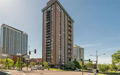 200 S Brentwood Blvd #3A, Clayton, MO 63105