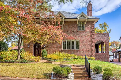 546 Purdue Ave, University City, MO 63130
