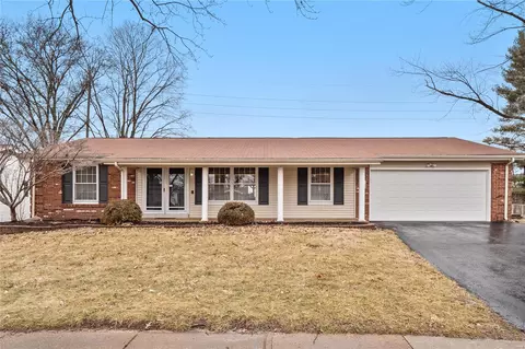 10 Pittsfield Ct, Chesterfield, MO 63017
