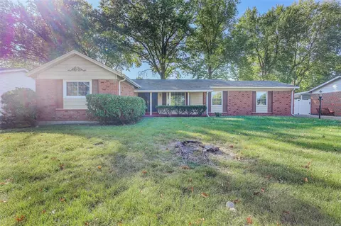 2270 Windsor Dr, Florissant, MO 63033