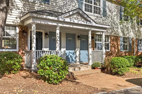 9094 W Swan Cir, Saint Louis, MO 63144