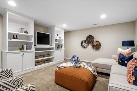 Living - 2750 Mcclay Rd, Saint Charles, MO 63303 photo 6 of 7