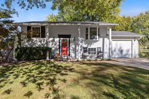 2814 Greenleaf Dr, Saint Charles, MO 63303