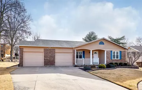 1076 Pinecone Trl, Florissant, MO 63031