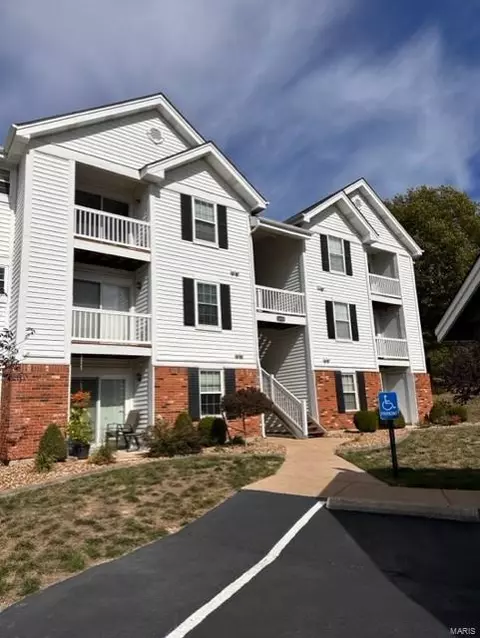 16538 Victoria Crossing Dr #J, Grover, MO 63040