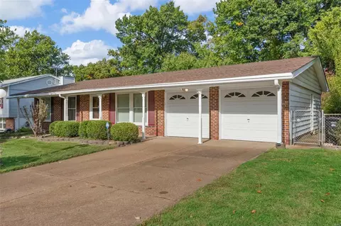 2667 Midland Ridge Dr, Saint Louis, MO 63114