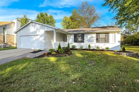 7010 Orchard Meadows Ct, Oakville, MO 63129