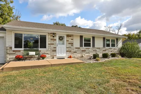 10033 Meadowfield Ln, Saint Louis, MO 63128