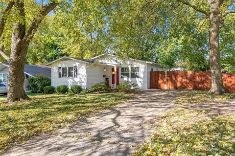 1009 S Benton Ave, Saint Charles, MO 63301