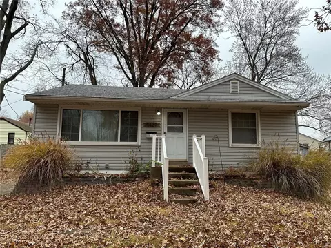 7427 Balfour Dr, Saint Louis, MO 63133