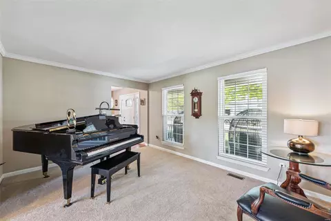 939 Palm Bay Dr, Ballwin, MO 63021 photo 4