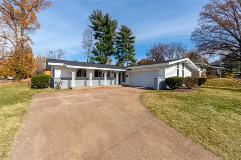 3105 Durwood Dr, Florissant, MO 63033