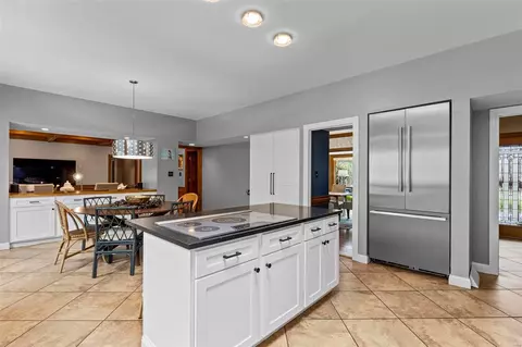 Kitchen - 14 Frontenac Place Dr, Frontenac, MO 63131 photo 3 of 6