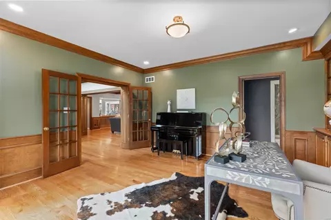 Living - 14 Frontenac Place Dr, Frontenac, MO 63131 photo 1 of 13