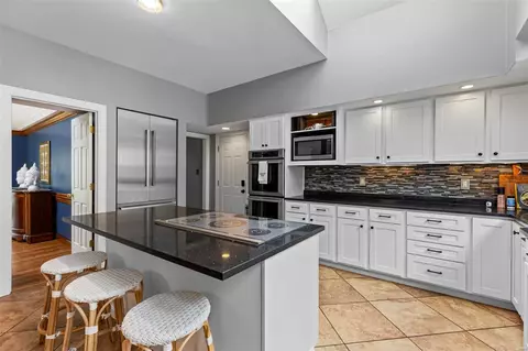 Kitchen - 14 Frontenac Place Dr, Frontenac, MO 63131 photo 4 of 6