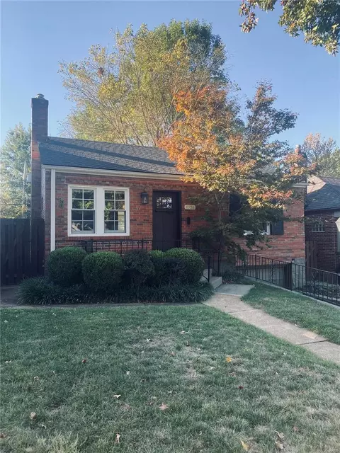 8726 White Ave, Brentwood, MO 63144