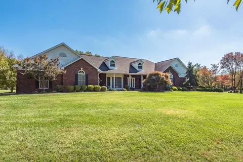 16642 Jamestown Forest Dr, Florissant, MO 63034