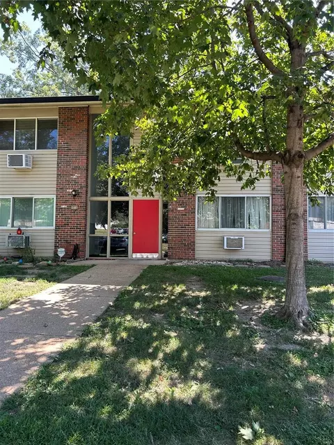 9016 Villaridge Ct #D, Saint Louis, MO 63123