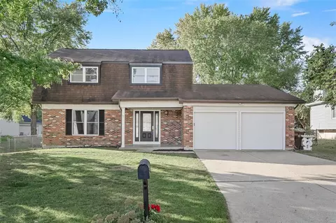 9 Shining Rock Dr, Saint Peters, MO 63376
