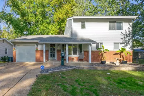 885 Lilac Dr, Florissant, MO 63031