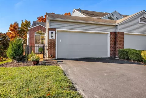 1766 Ridgeview Circle Dr, Ballwin, MO 63021