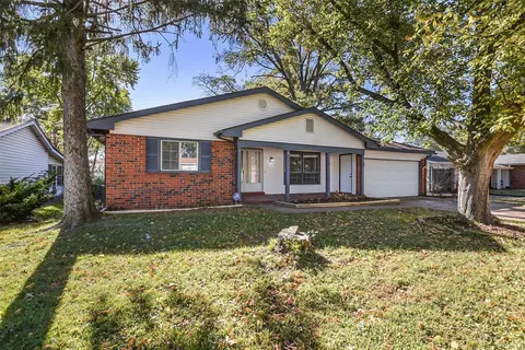 2240 Wedgwood Dr W, Florissant, MO 63033