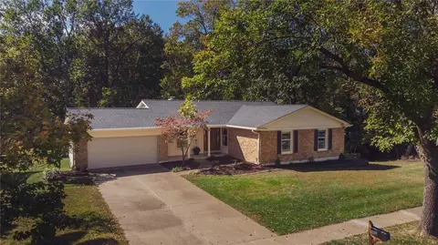 902 Dutch Mill Dr, Ballwin, MO 63011 photo 2