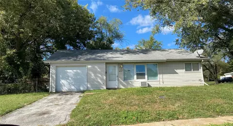 8379 Midwood Ave, Saint Louis, MO 63134