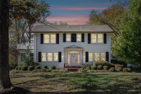 1215 S Geyer Rd, Saint Louis, MO 63122